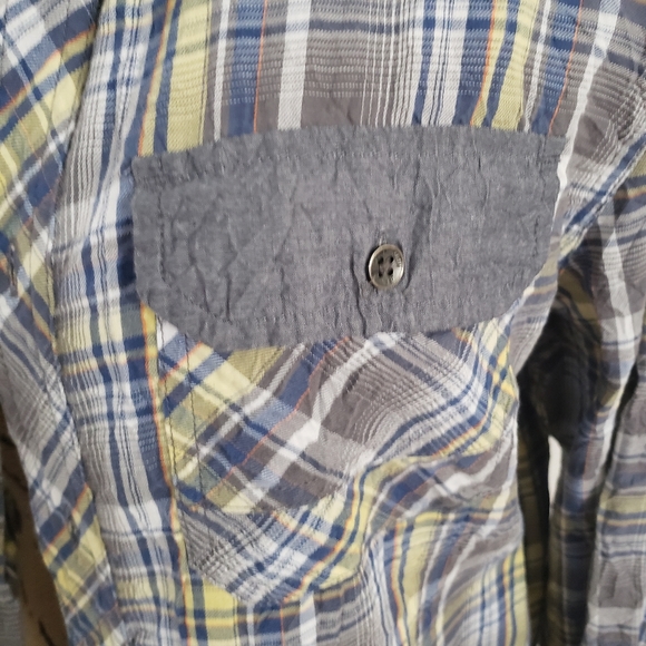 CALVIN KLEIN BUTTON UP - Picture 2 of 4